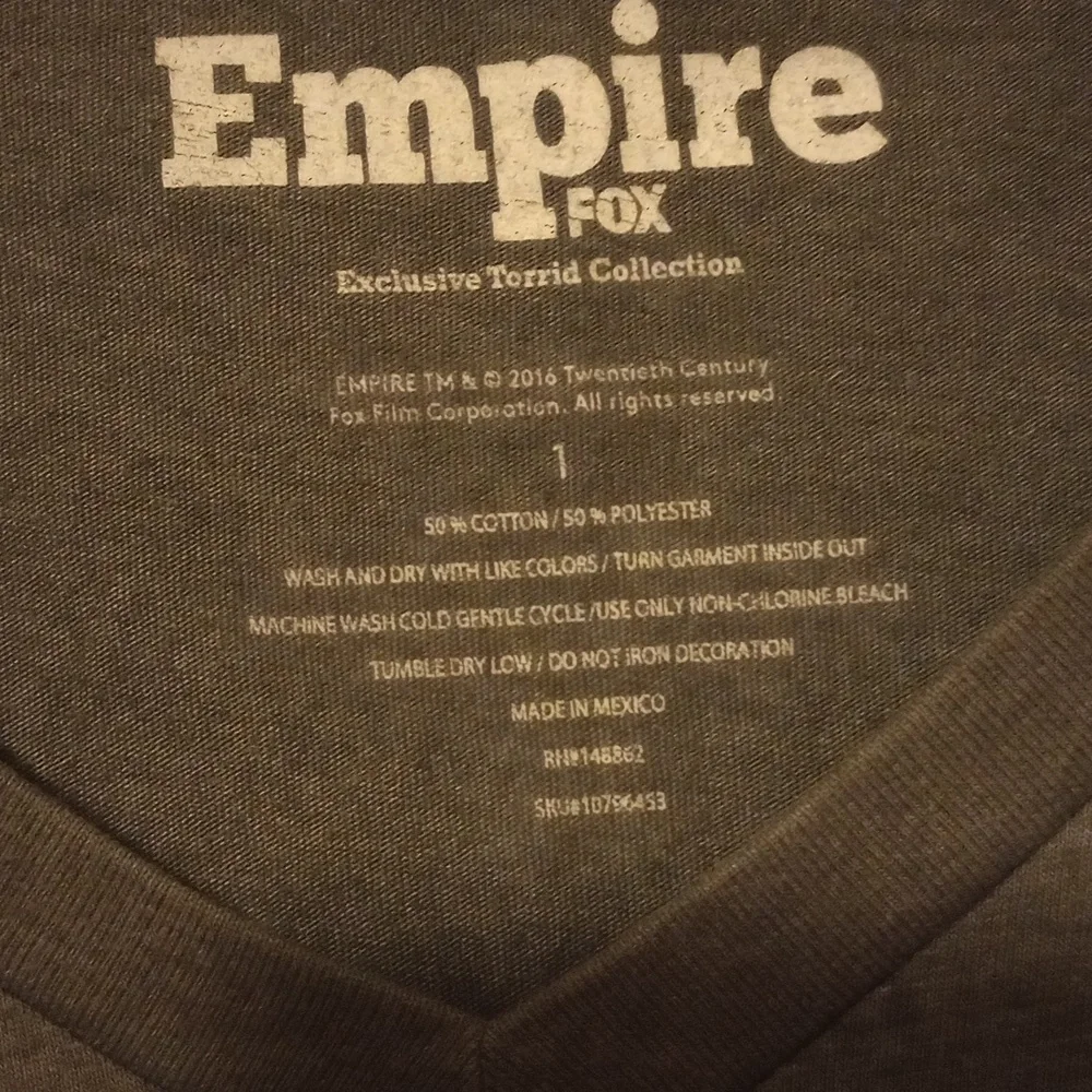 🎉HOST PICK 🎉 Torrid Gray Empire Graphic Tee - Picture 3 of 3